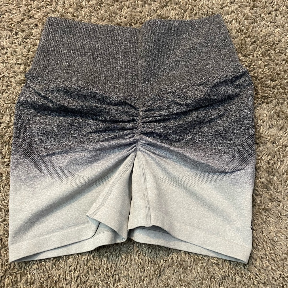 Medium ombré DOYOUEVEN scrunch butt biker shorts